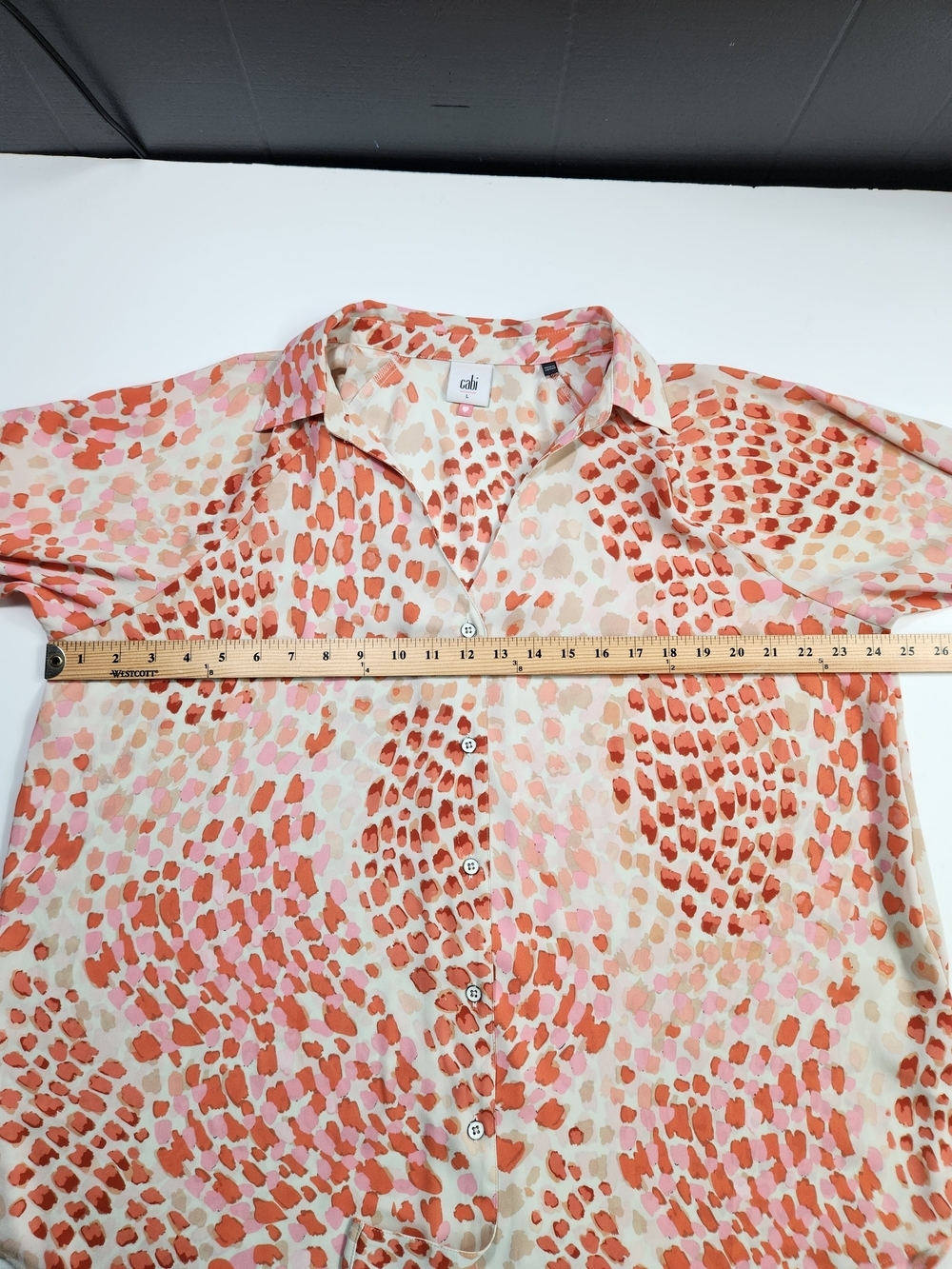 Cabi Style 6081 Animal Print Button Front Blouse Size Large Peach Coral Neutral - Picture 10 of 12